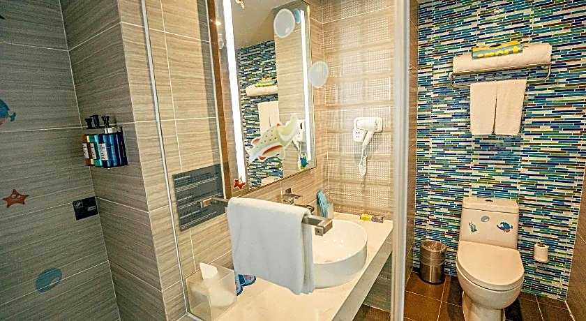 Holiday Inn Express Yingkou Onelong Plaza By IHG