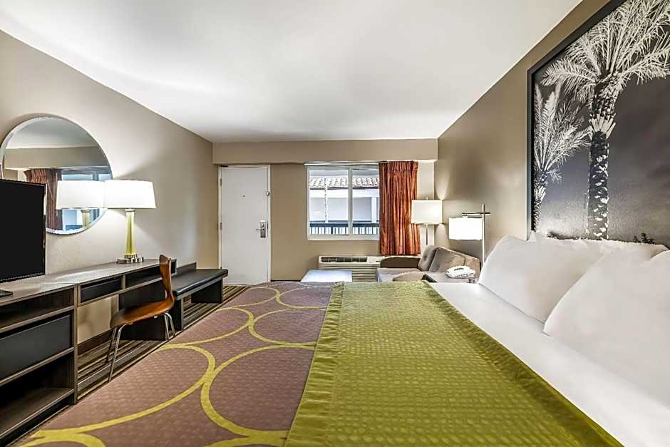 Super 8 by Wyndham Riviera Beach West Palm Beach