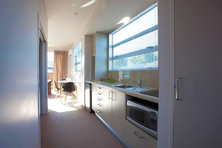 Broadway Motel & Miro Court Villas