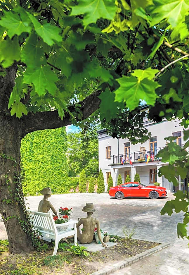 Art & Garden Residence