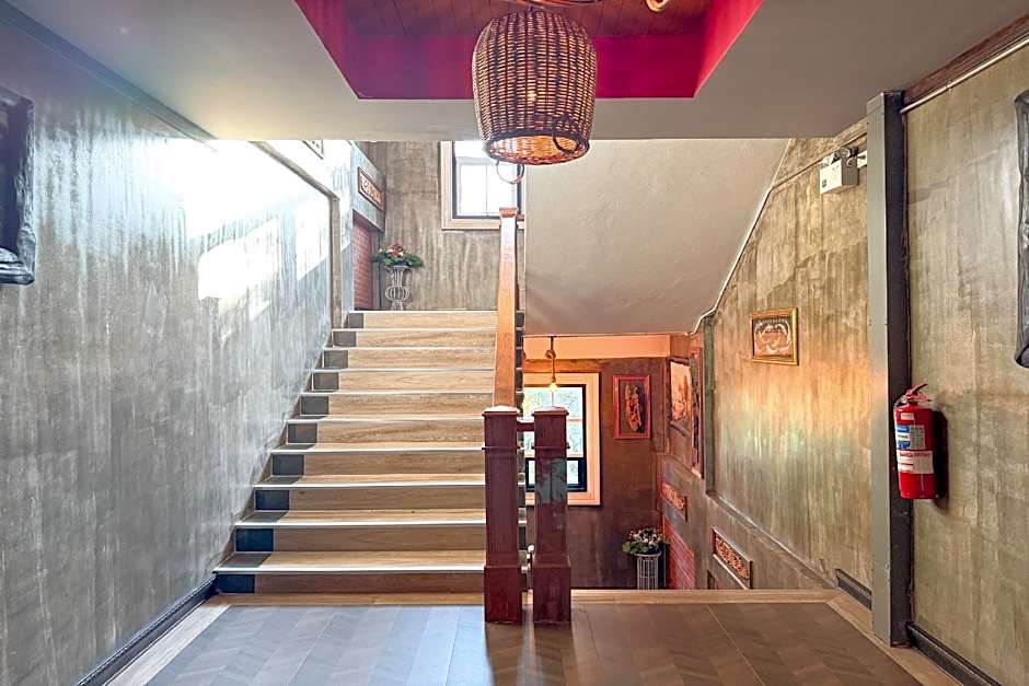 Chiangmai Lanna & Modern Loft Hotel