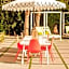The Wesley by AvantStay Mid-Century Modern Oasis with Pool