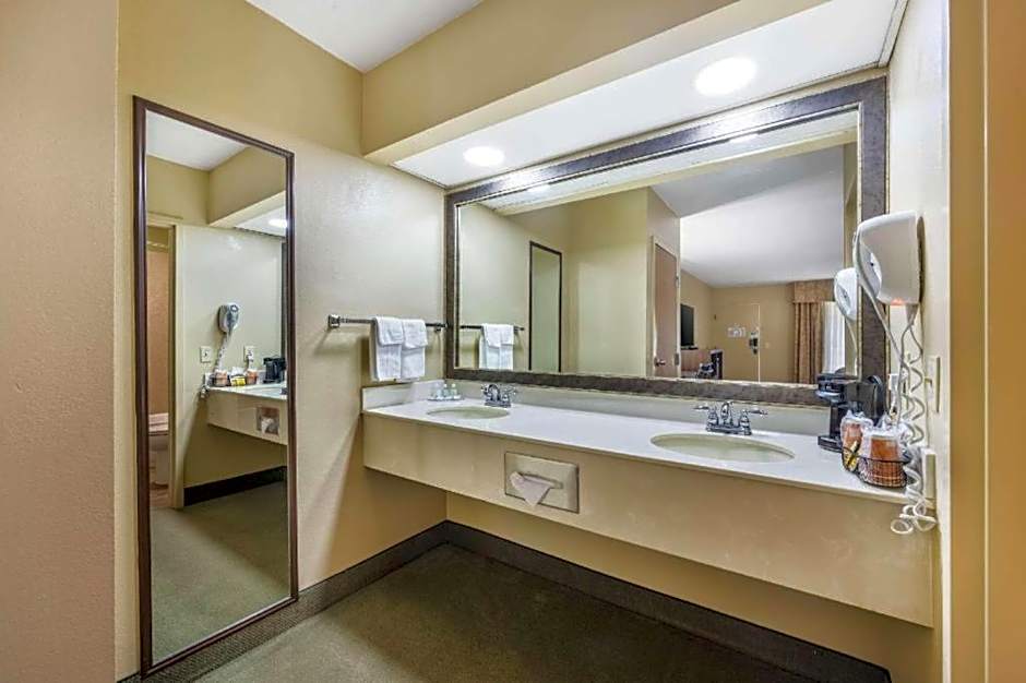 Quality Inn Paris