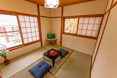 Twin Room with Shared Toilet