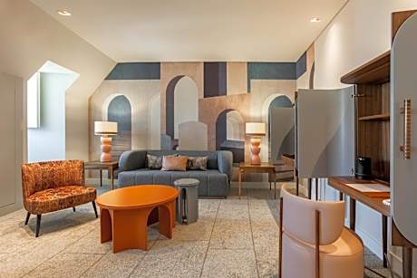 Suite Cloister View