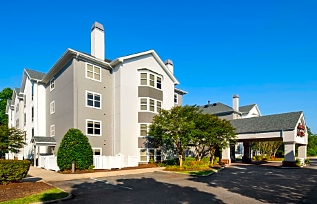Hampton Inn & Suites Newport News-Airport - Oyster Point Area