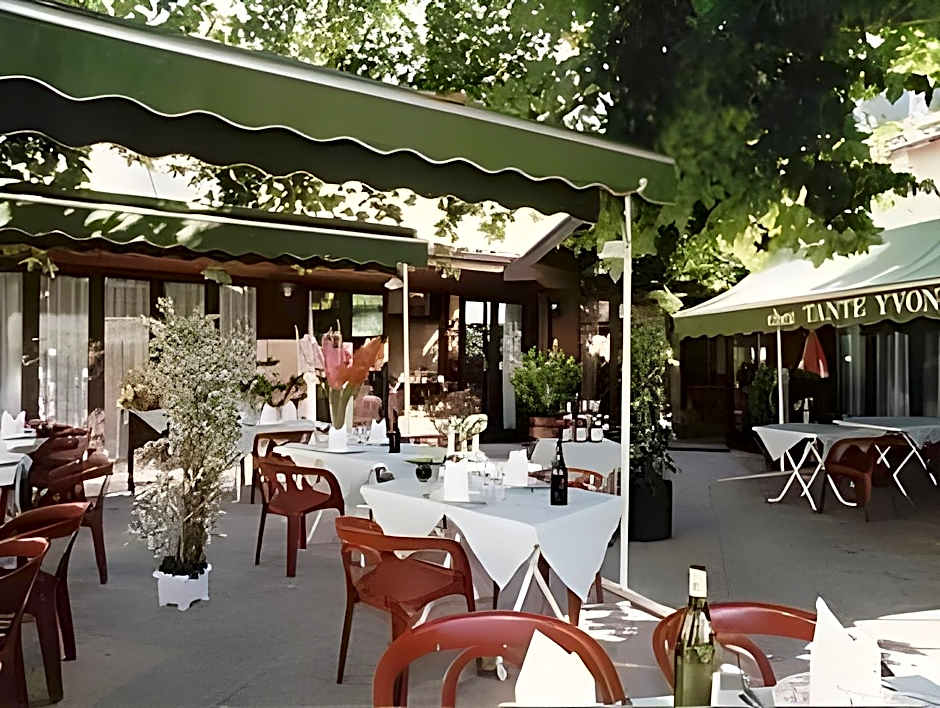 Logis Hotel Tante Yvonne & son restaurant semi-gastronomique - Lyon Nord