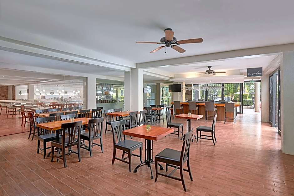 Holiday Inn and Suites Batangas Limapark By IHG