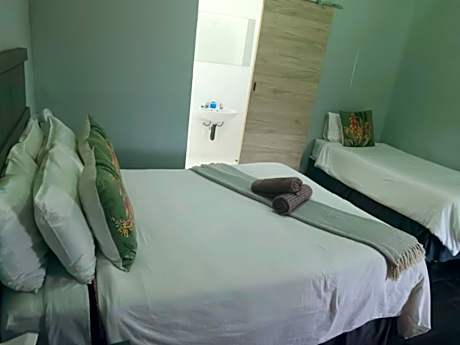 Basic Triple Room with Shared Bathroom