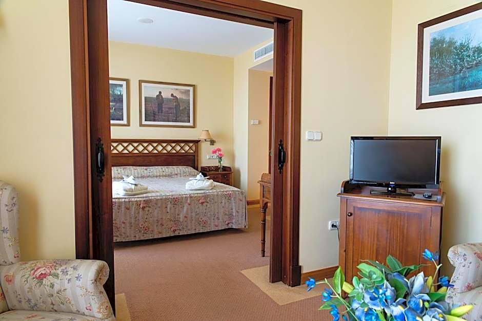 Photo 1 of 7 of Suite