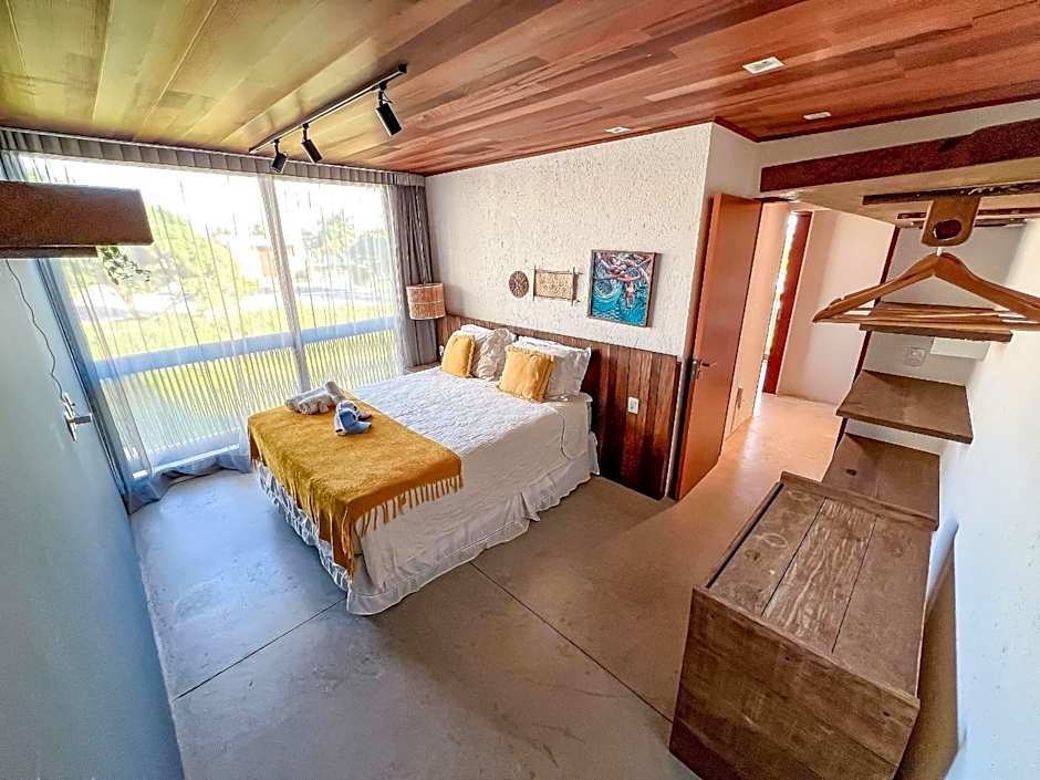 Casa com piscina aquecida, cozinheira, 30m do mar