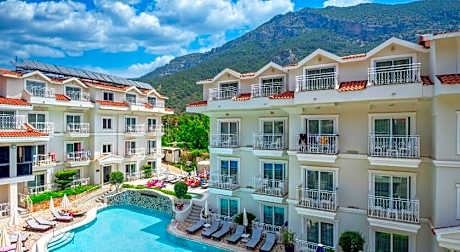 Montebello Deluxe Hotel