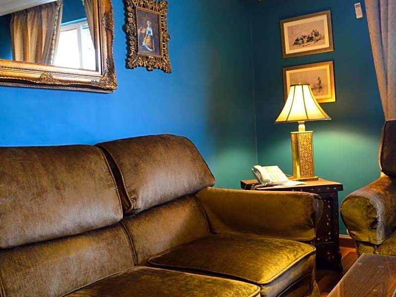 Gondola Hotel & Suites