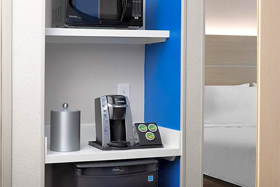 Holiday Inn Express & Suites Ft Myers Beach-Sanibel Gateway By IHG