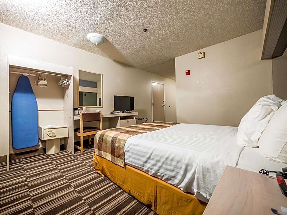 Photo 1 of 5 of 2 Queen Beds, Hearing/Mobility Accessible