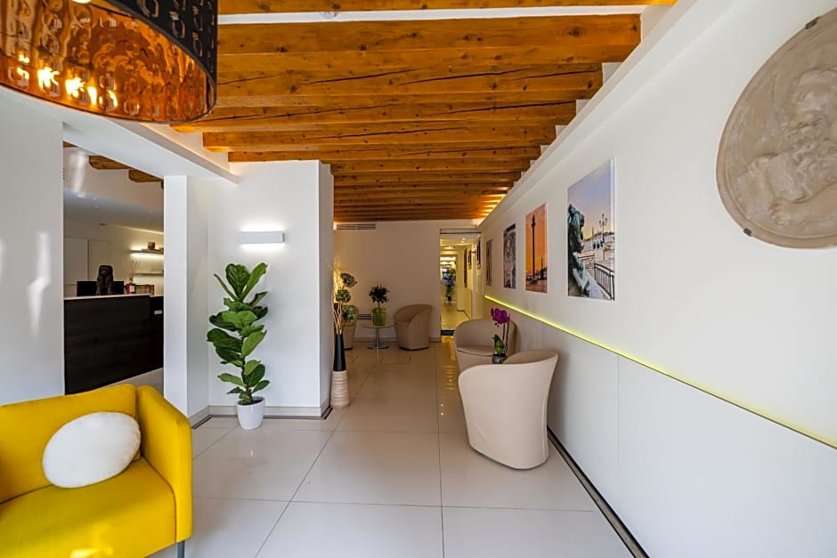 Leone Hotel