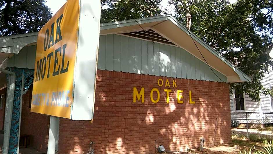 The Oak Motel