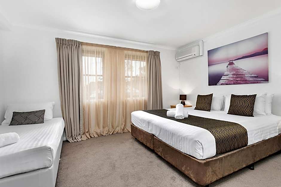 Peninsula Nelson Bay Motel and Serviced Apartments