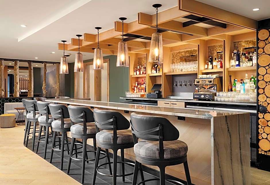 Hotel Alpenrock Breckenridge, Curio Collection by Hilton