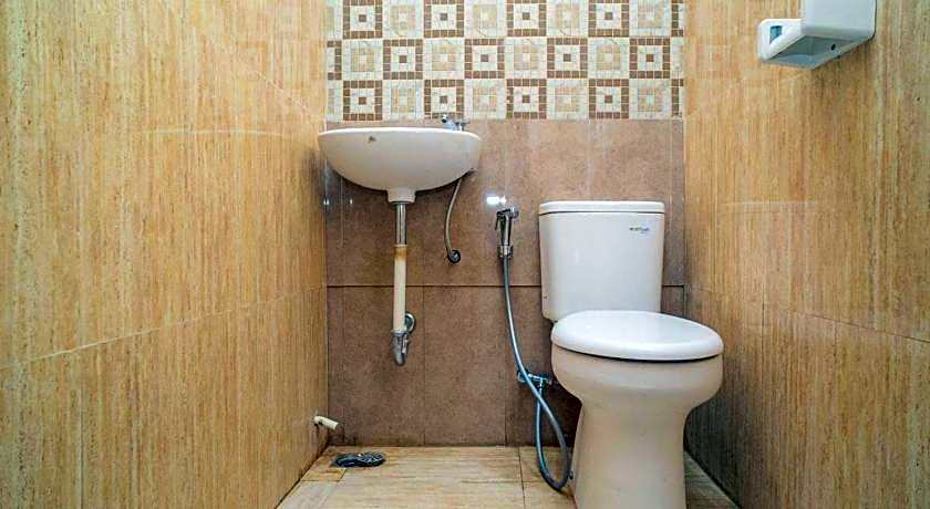 RedDoorz near Wisata Paribendo Lawang