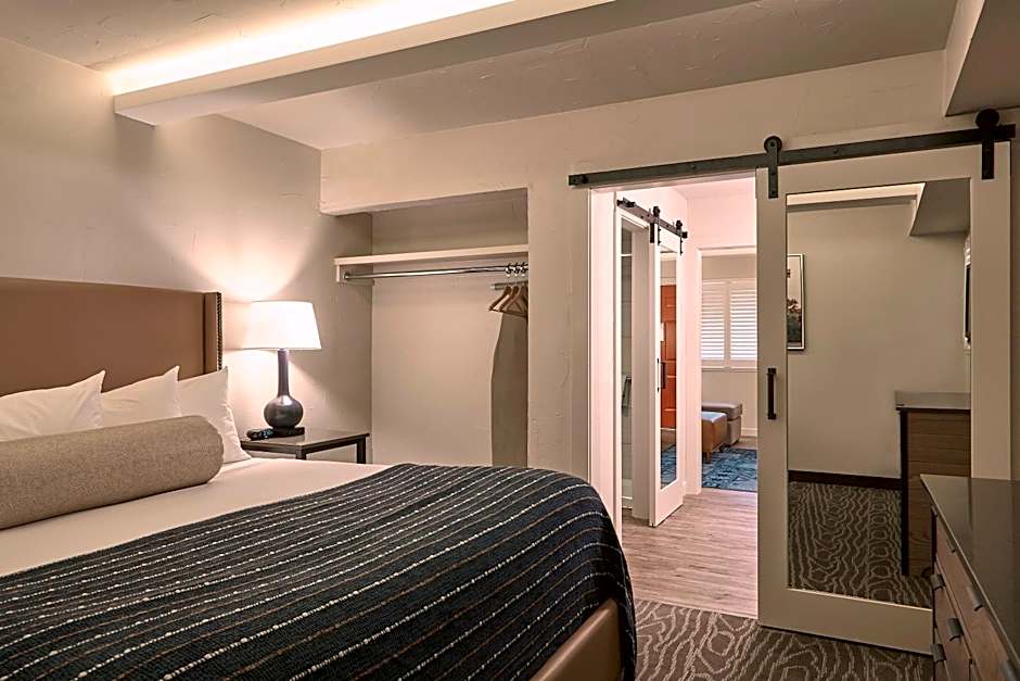 Photo 1 of 7 of 1 Bedroom 1 King Bed Suite