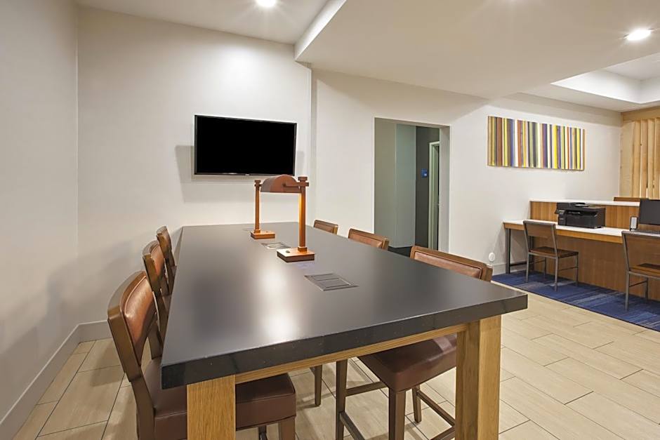 Holiday Inn Express Niles By IHG