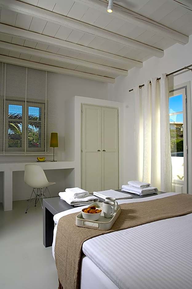 Kapetan Tasos Suites