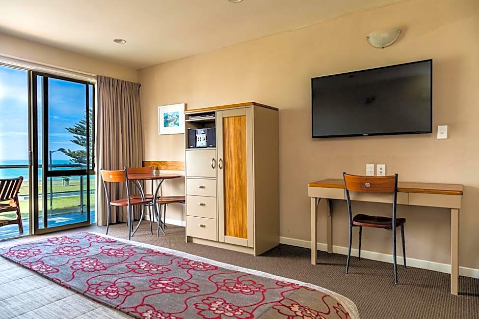 Pebble Beach Motor Inn