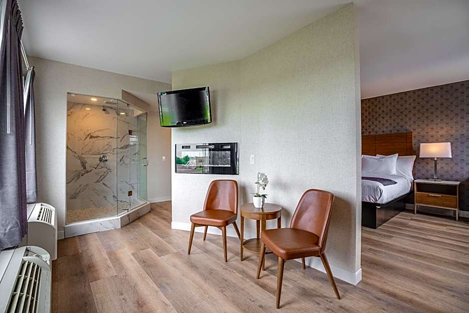 Monte Carlo Inns Oakville Suites