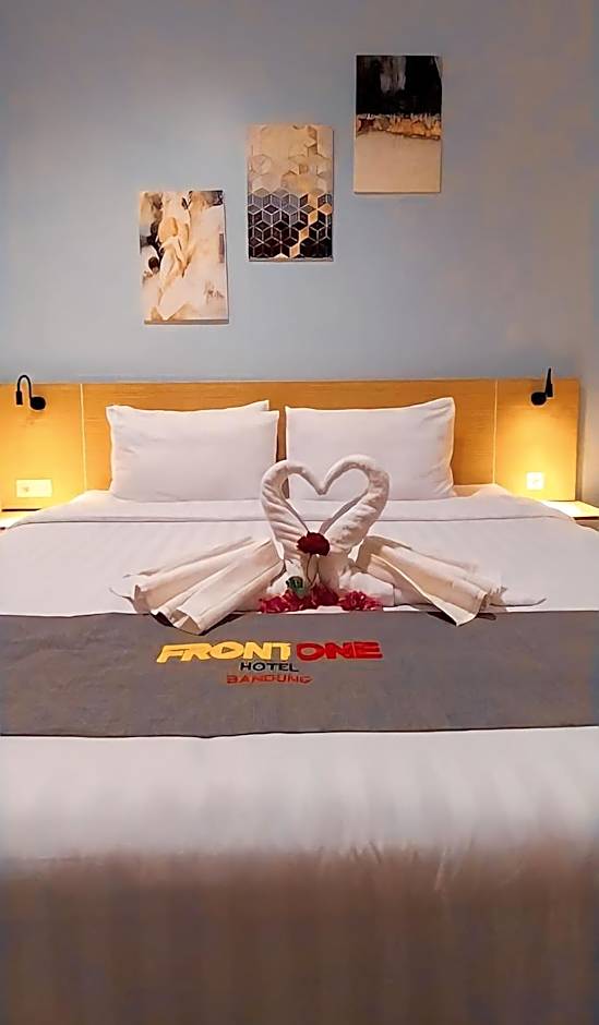 Front One Hotel Pasir Koja Bandung