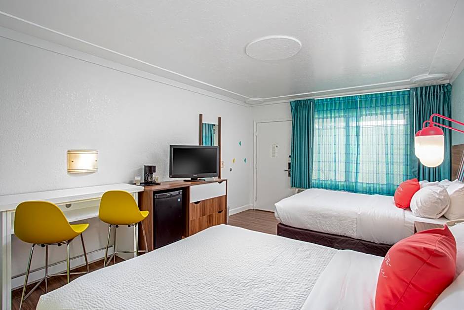Beachside Hotel and Suites