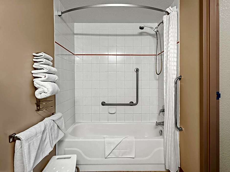 Super 8 by Wyndham Meadow Lake