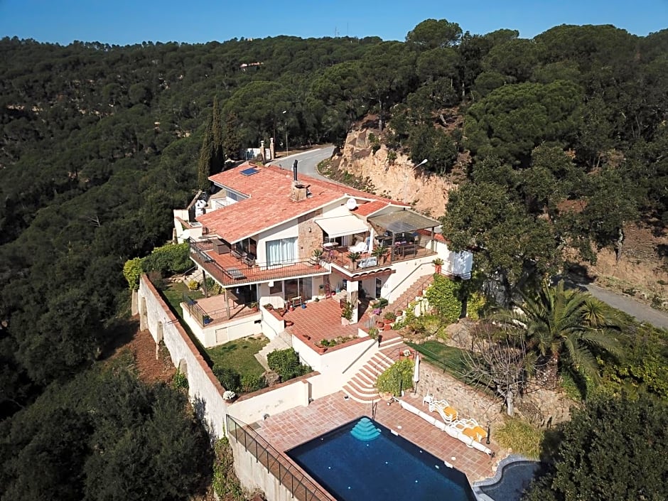 Photo 1 of 50 of La Roqueta Hotel