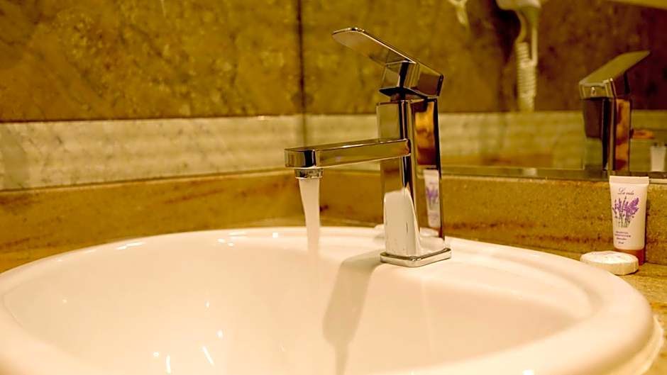 Remas Hotel Suites - Al Khoudh, Seeb, Muscat
