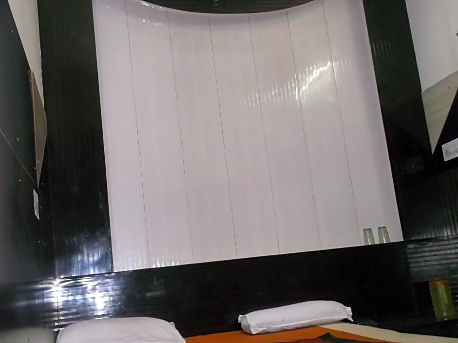 Abhineet Palace Hotel