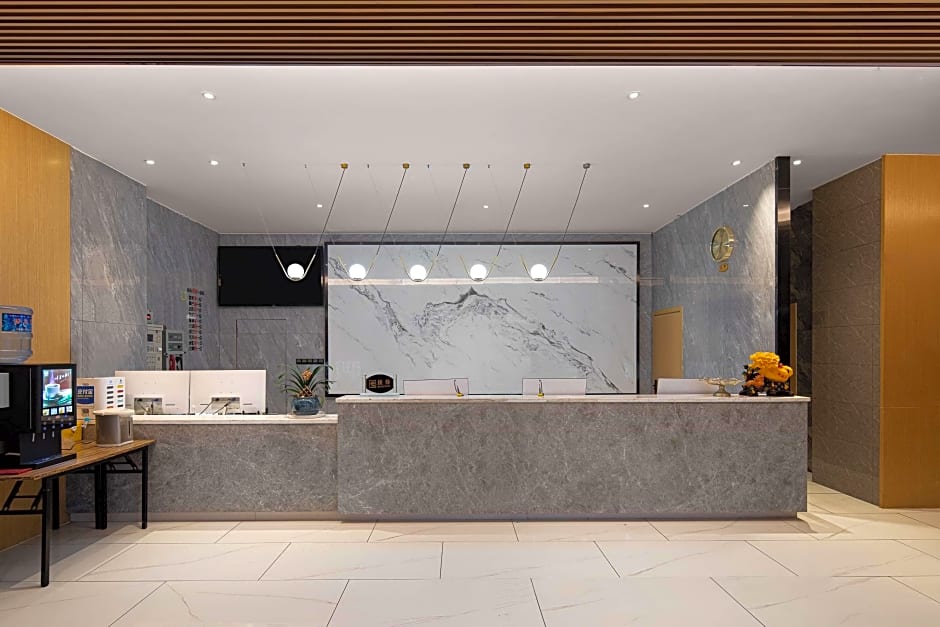 Microtel Miluo Downtown Hotel