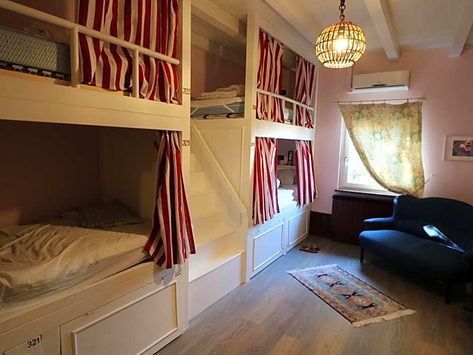 Grand Hostel Coconut