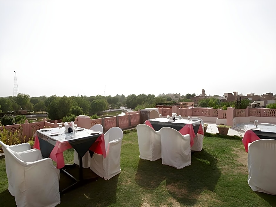 Hotel Raj Vilas Place