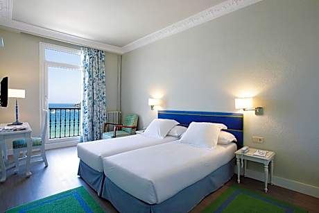 Double or Twin Room with Sea View
