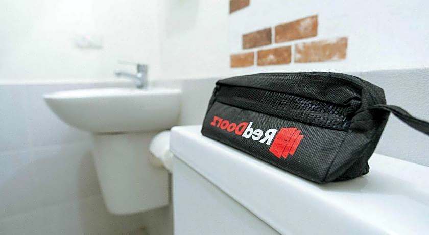 RedDoorz near Lampung Walk 2