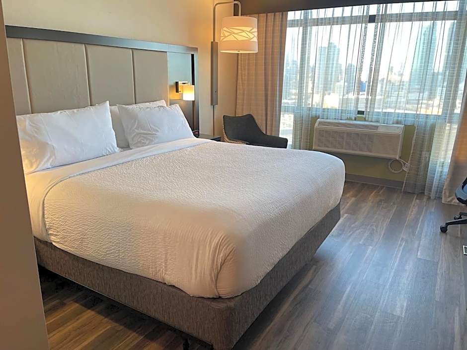 Holiday Inn Express Long Island City E New York By IHG