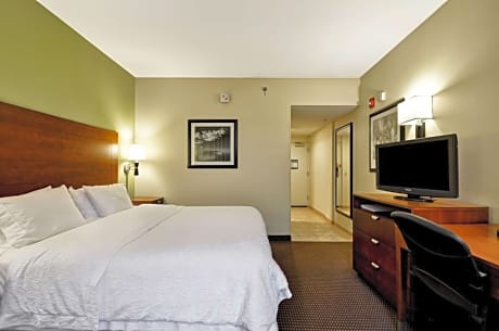 King Room with Accessible Tub - Mobility and Hearing Access/Non-Smoking