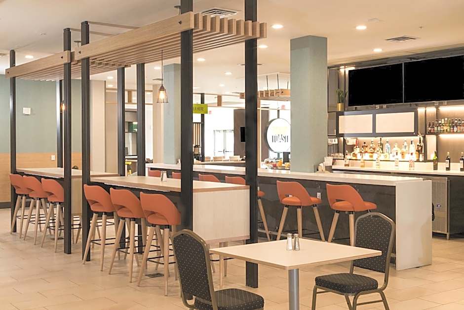 Holiday Inn & Suites Detroit - Troy by IHG