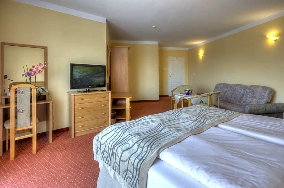 Photo 1 of 4 of Triple Room