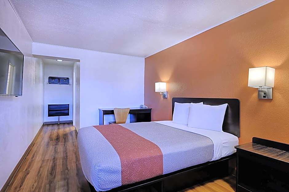 Motel 6 Sullivan MO