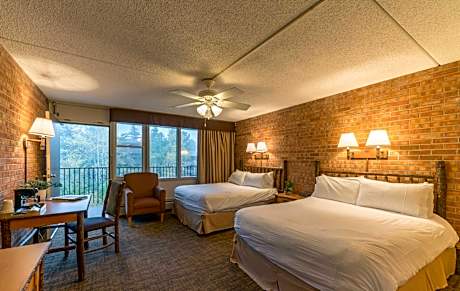 Deluxe Queen Room with Two Queen Beds