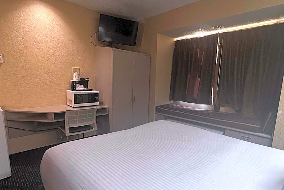 Microtel Inn & Suites By Wyndham Houston