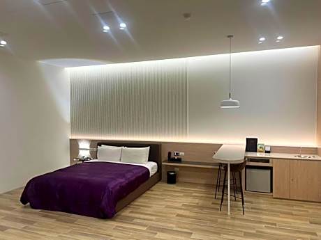 Standard Double Room with Spa Bath (Check-in after 20:00)
