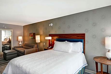 1 Queen Bed Studio Nonsmoking