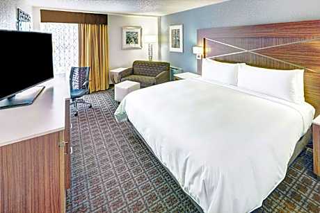1 Queen Bed Mob Access Rollin Shower - Fridge